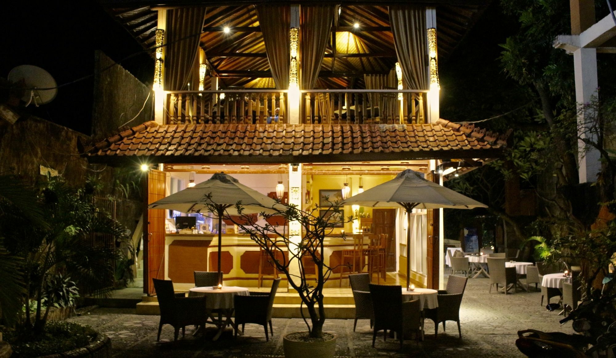 Hotel Chonos Lovina Екстериор снимка