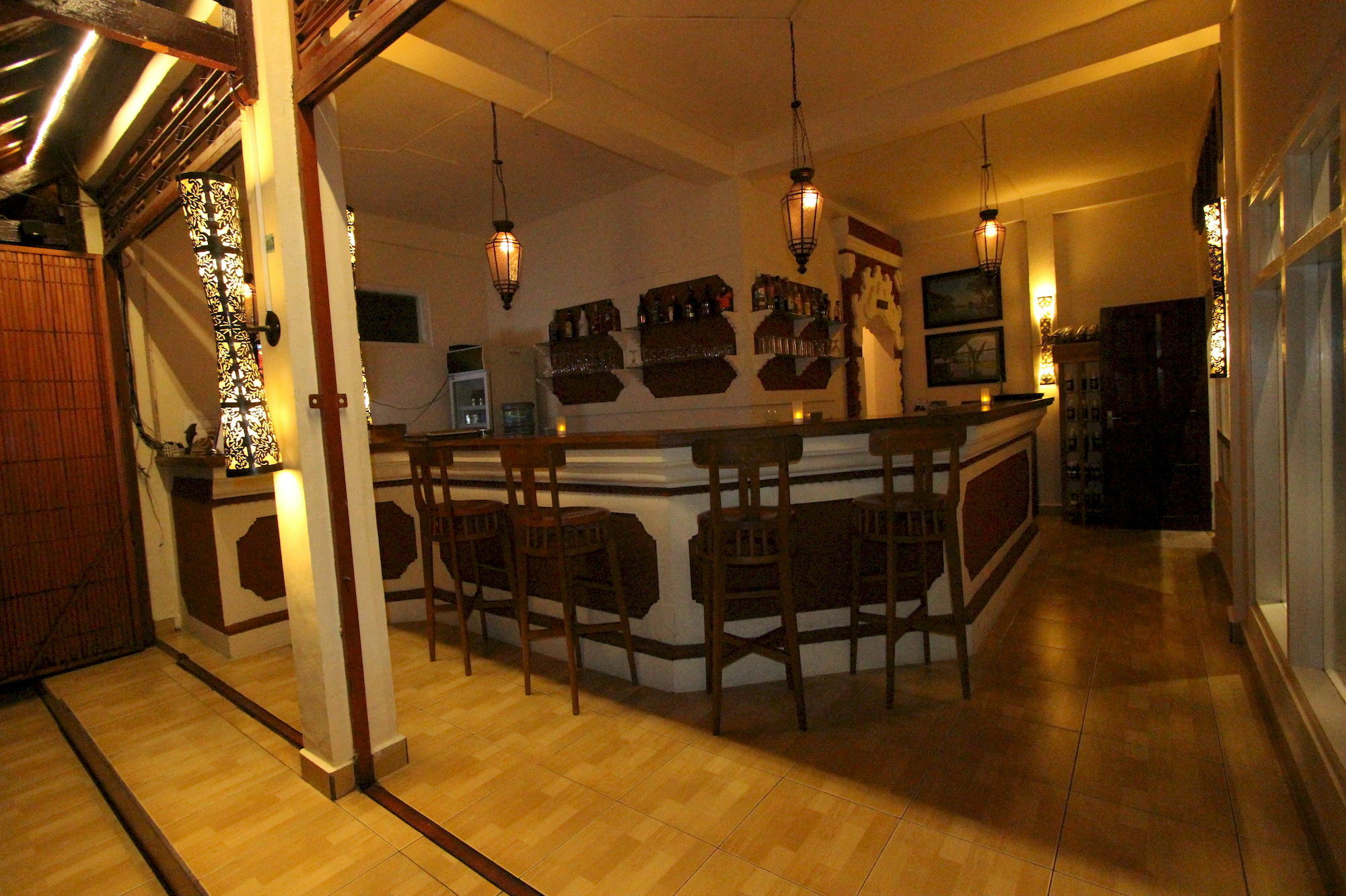 Hotel Chonos Lovina Екстериор снимка